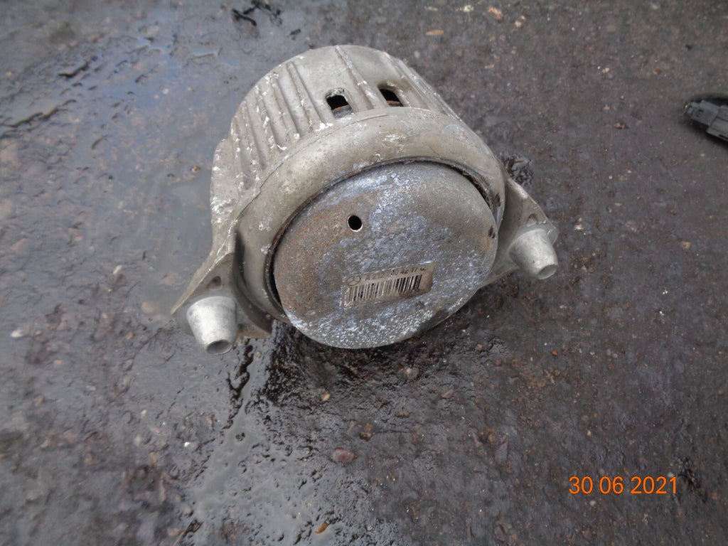 MERCEDES E CLASS W212 ESTATE S212 2012 ENGINE SUPPORT MOUNT a2122404217