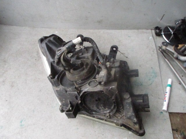2006 NISSAN PATHFINDER R51 NS PASSENGER SIDE HEADLIGHT 26060EB303