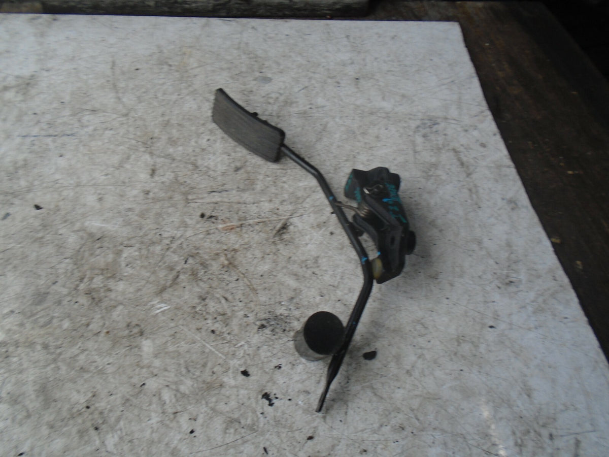 HYUNDAI i20 ACCELERATOR THROTTLE PEDAL 327001J910