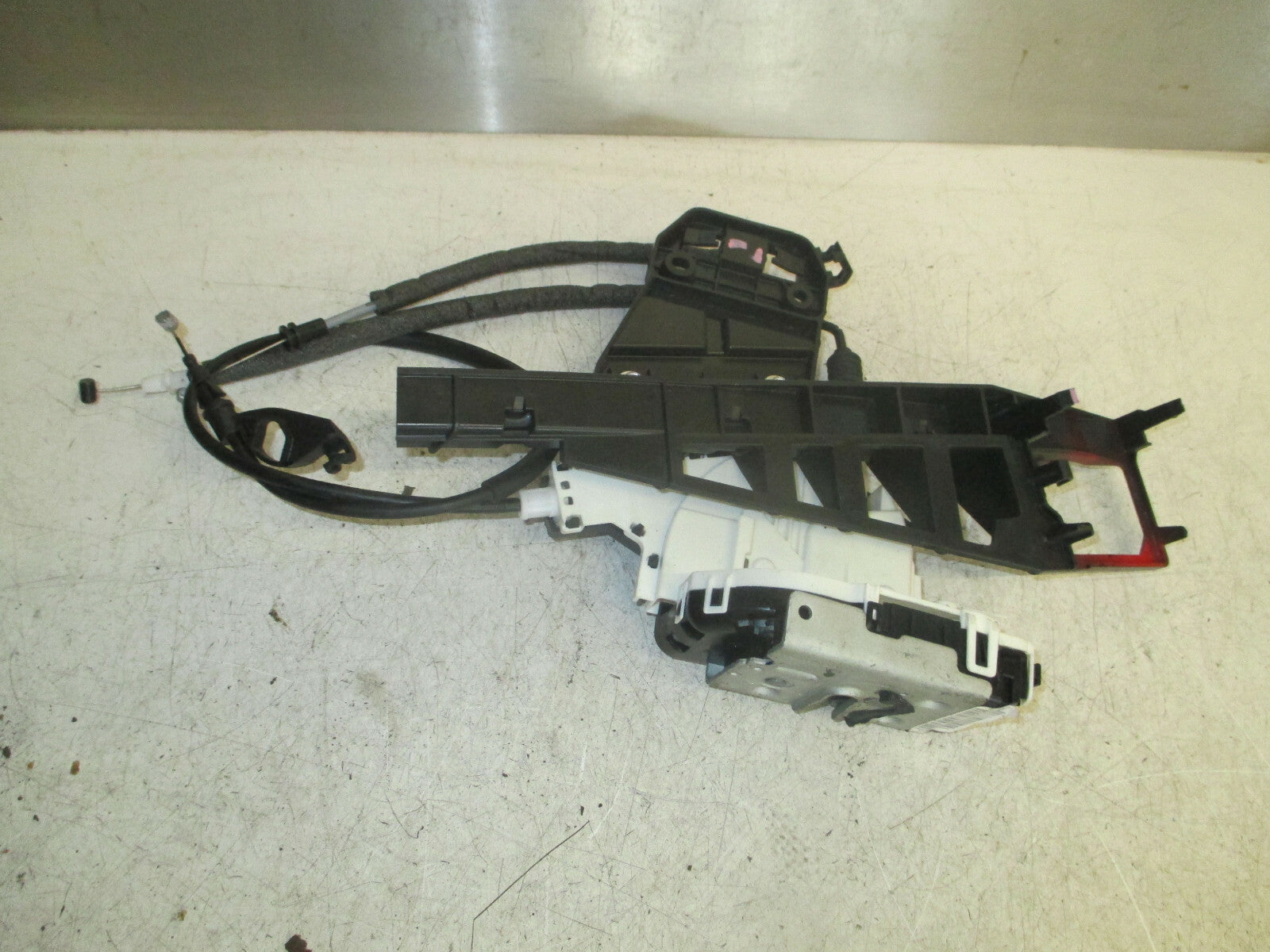 JEEP COMPASS MK2 2020 NSR PASSENGER SIDE REAR DOOR LOCK & HANDLE BRACKET