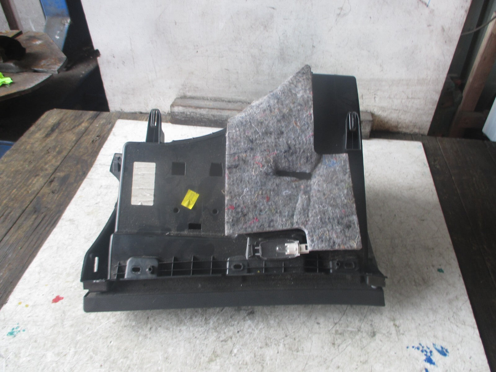 MERCEDES A CLASS W176 2018 GOLVE BOX T0504549