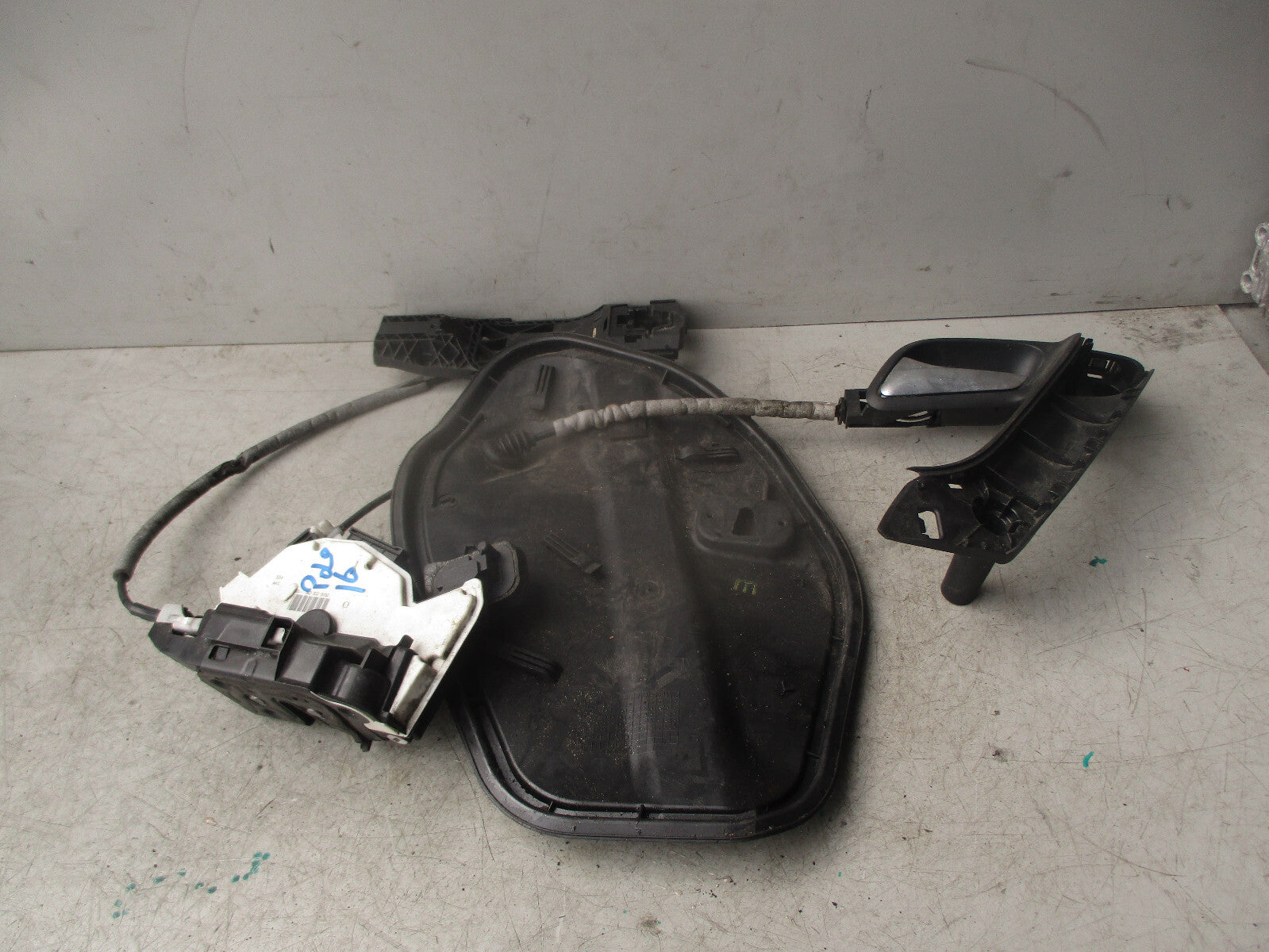 2016 VOLKSWAGEN POLO NSF PASSENGER FRONT DOOR LOCK & HANDLE 5K2837015D 5N0839885