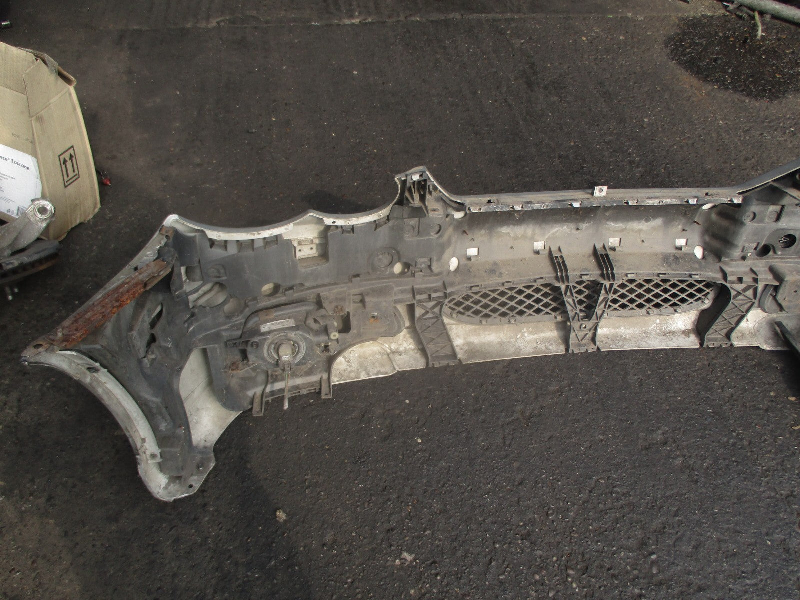 2002 MERCEDES C CLASS COUPE CL203 FRONT BUMPER WITH GRILLES SILVER