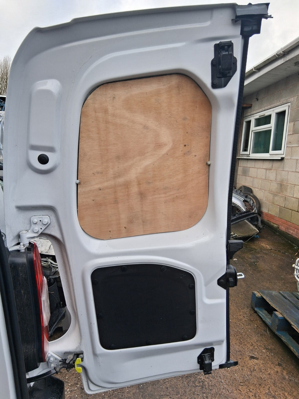 2024 CITROEN BERLINGO MK3 K9 OSR DRIVER SIDE REAR RIGHT COMPLETE DOOR WHITE