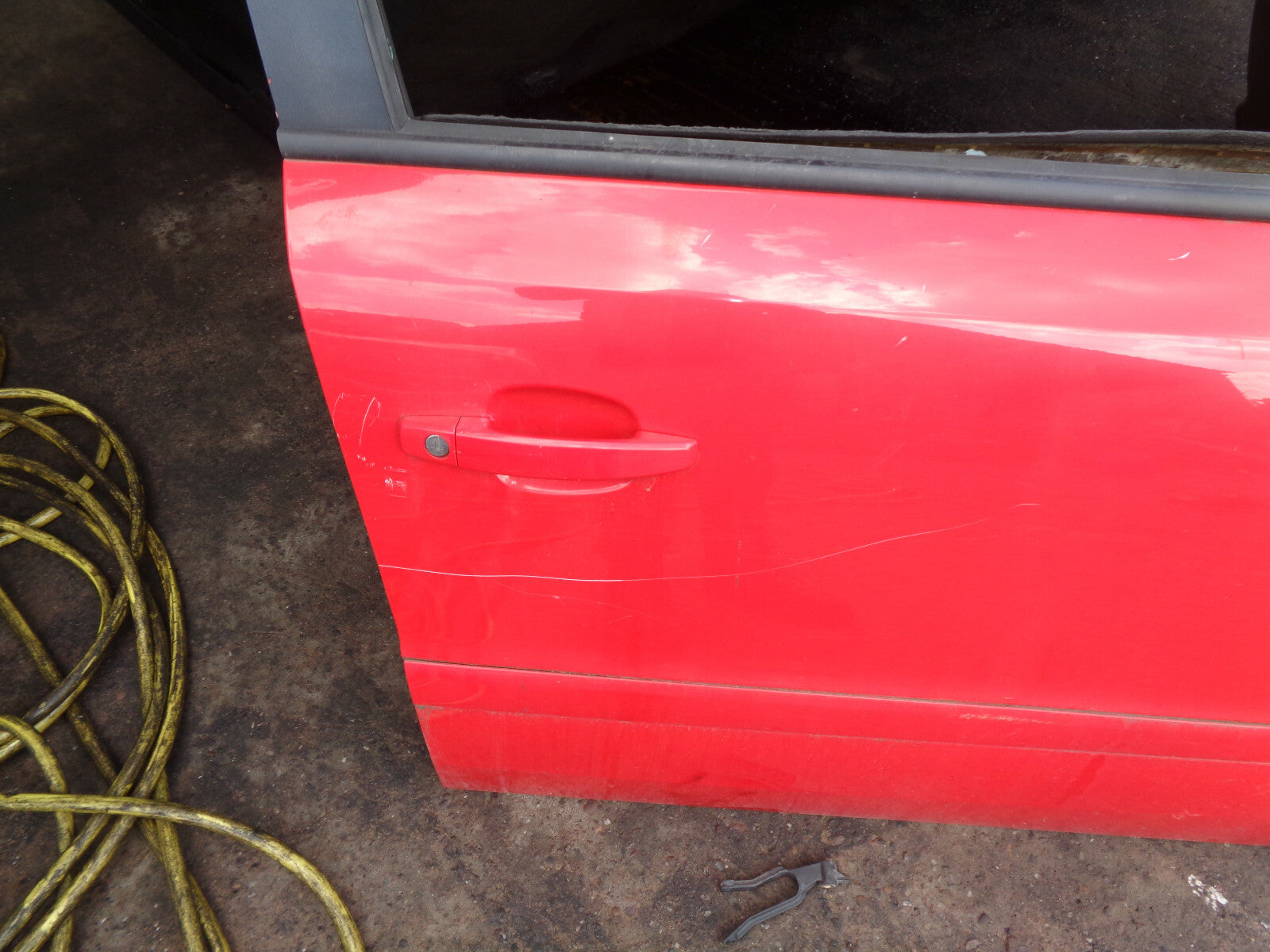 VAUXHALL ZAFIRA B (MK2) 2014 1.9 CDTI DRIVER OFF SIDE FRONT DOOR RED