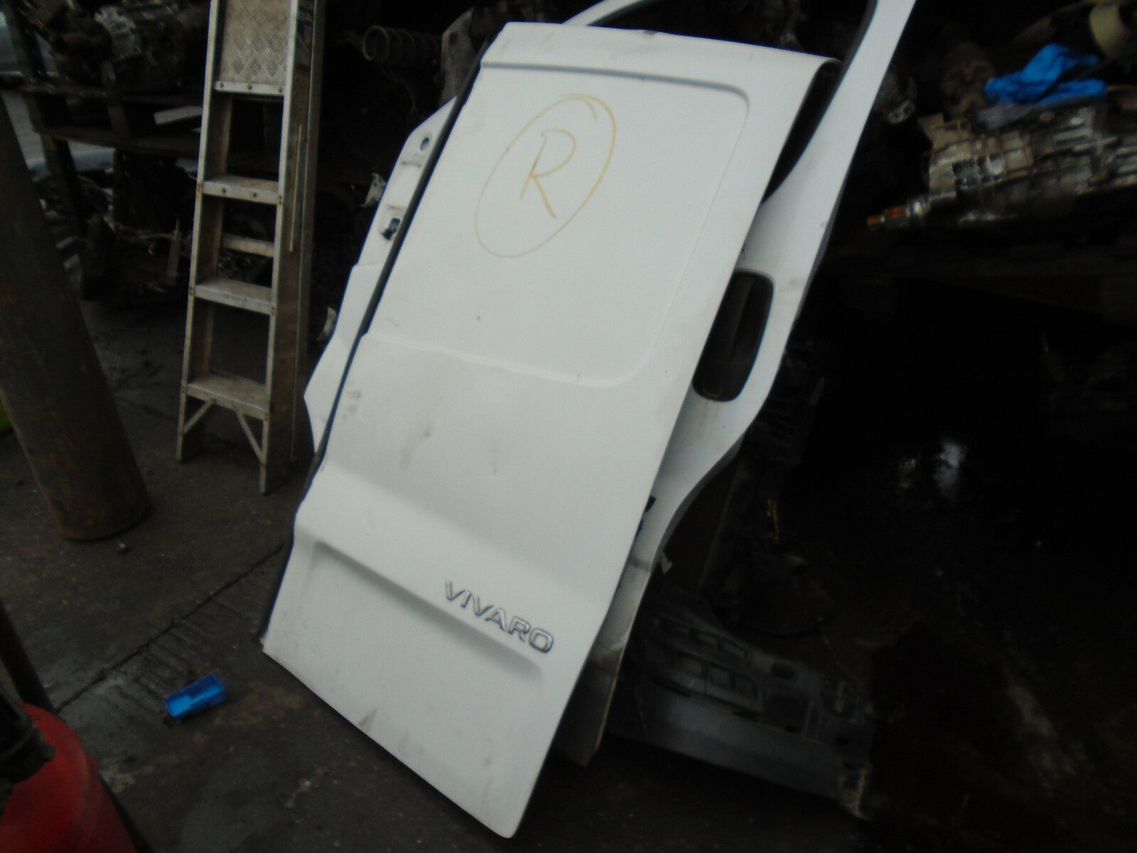 VAUXHALL VIVARO MK1 2011 OSR DRIVER SIDE REAR COMPLETE DOOR WHITE
