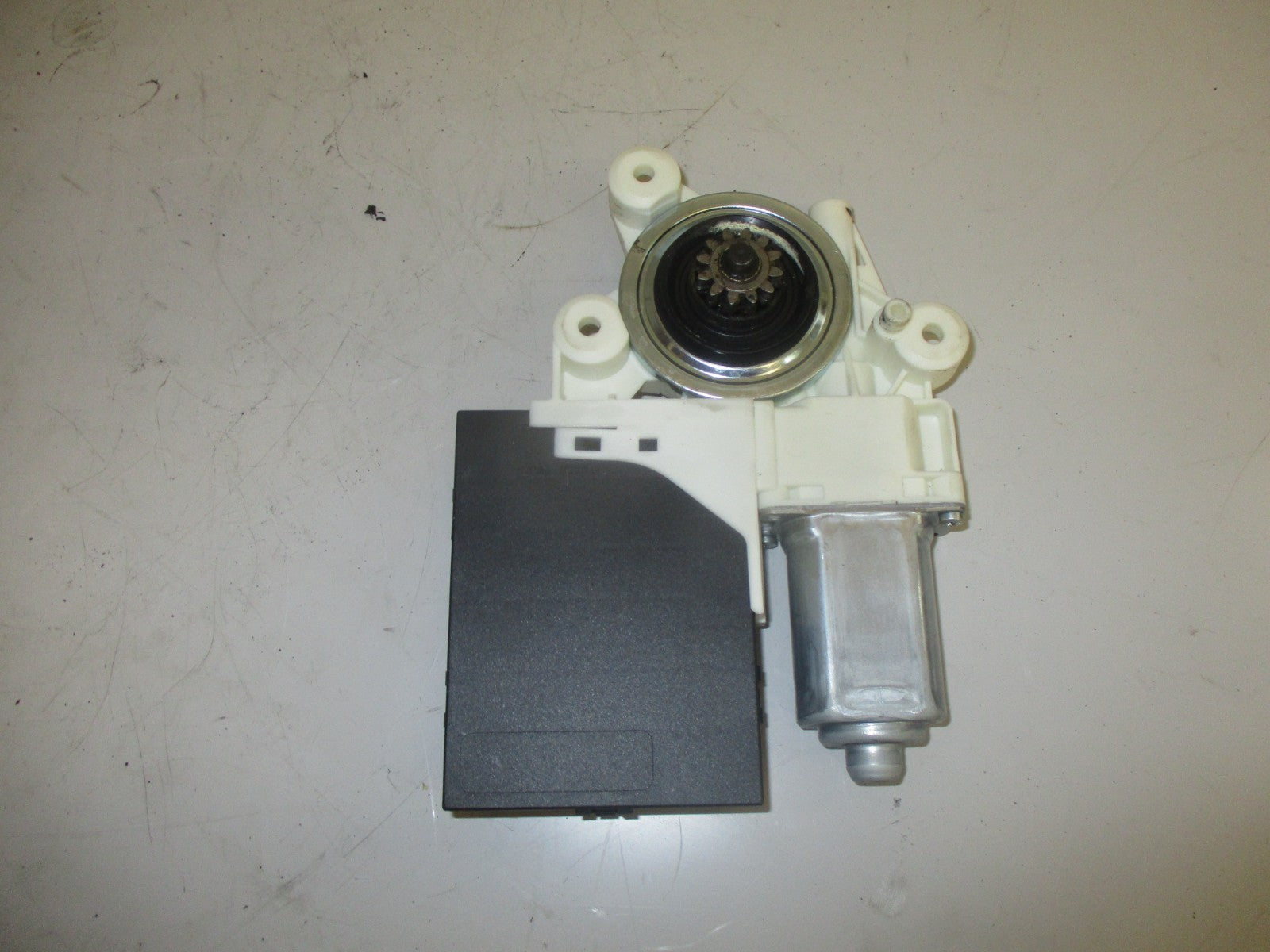 VOLVO V50 ESTATE NSF PASSENGER SIDE FRONT WINDOW MOTOR REGULATOR 30710153