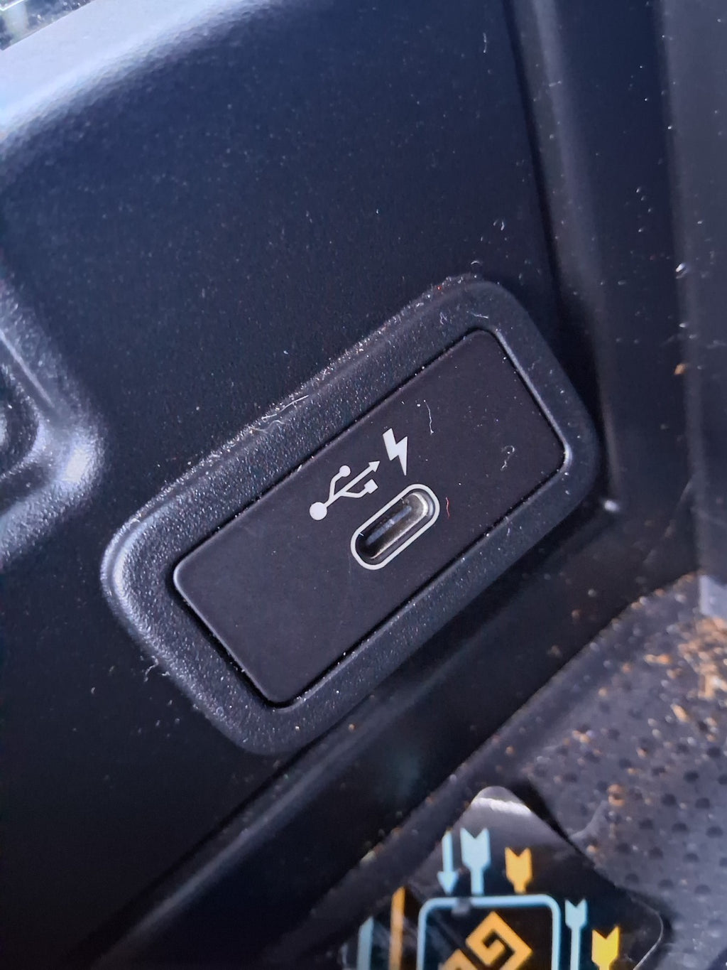 BMW 3 SERIES G20 2019 SALOON TYPE C SOCKET PORT