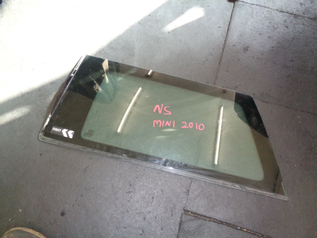 MINI COOPER ONE MK2 R56 2010 NS PASSENGER SIDE REAR QUARTER GLASS