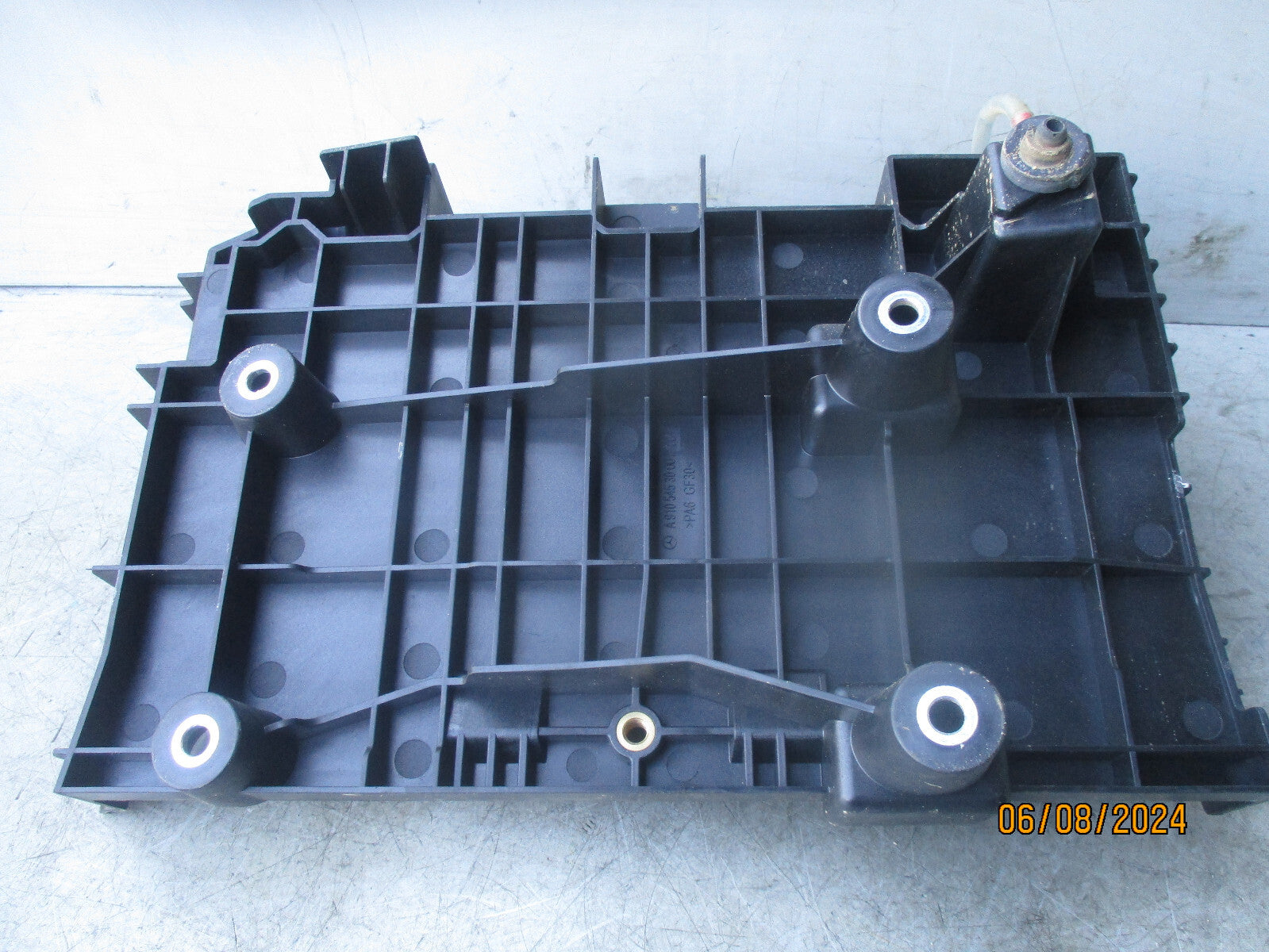 2020 MERCEDES BENZ SPRINTER BATTERY RETAINING PLATE A9105453000