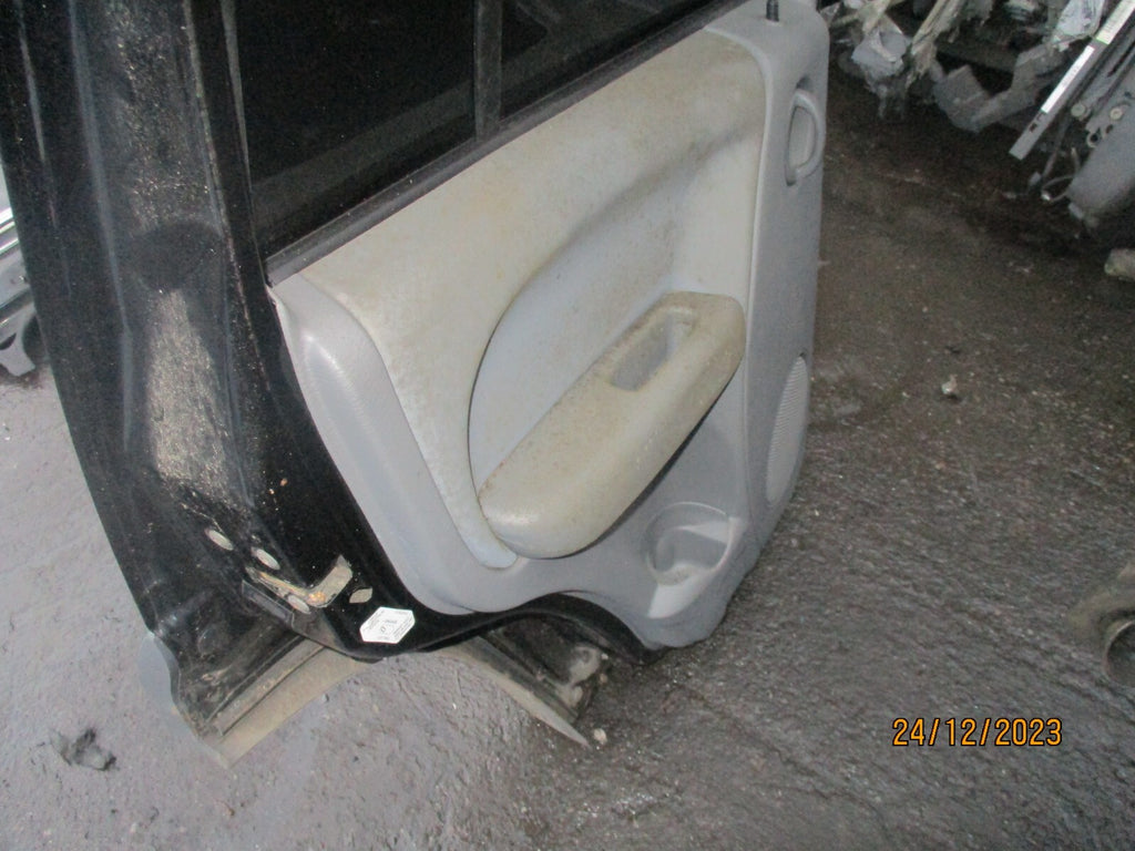 2006 JEEP CHEROKEE MK3 NSR PASSENGER SIDE REAR COMPLETE DOOR BLACK