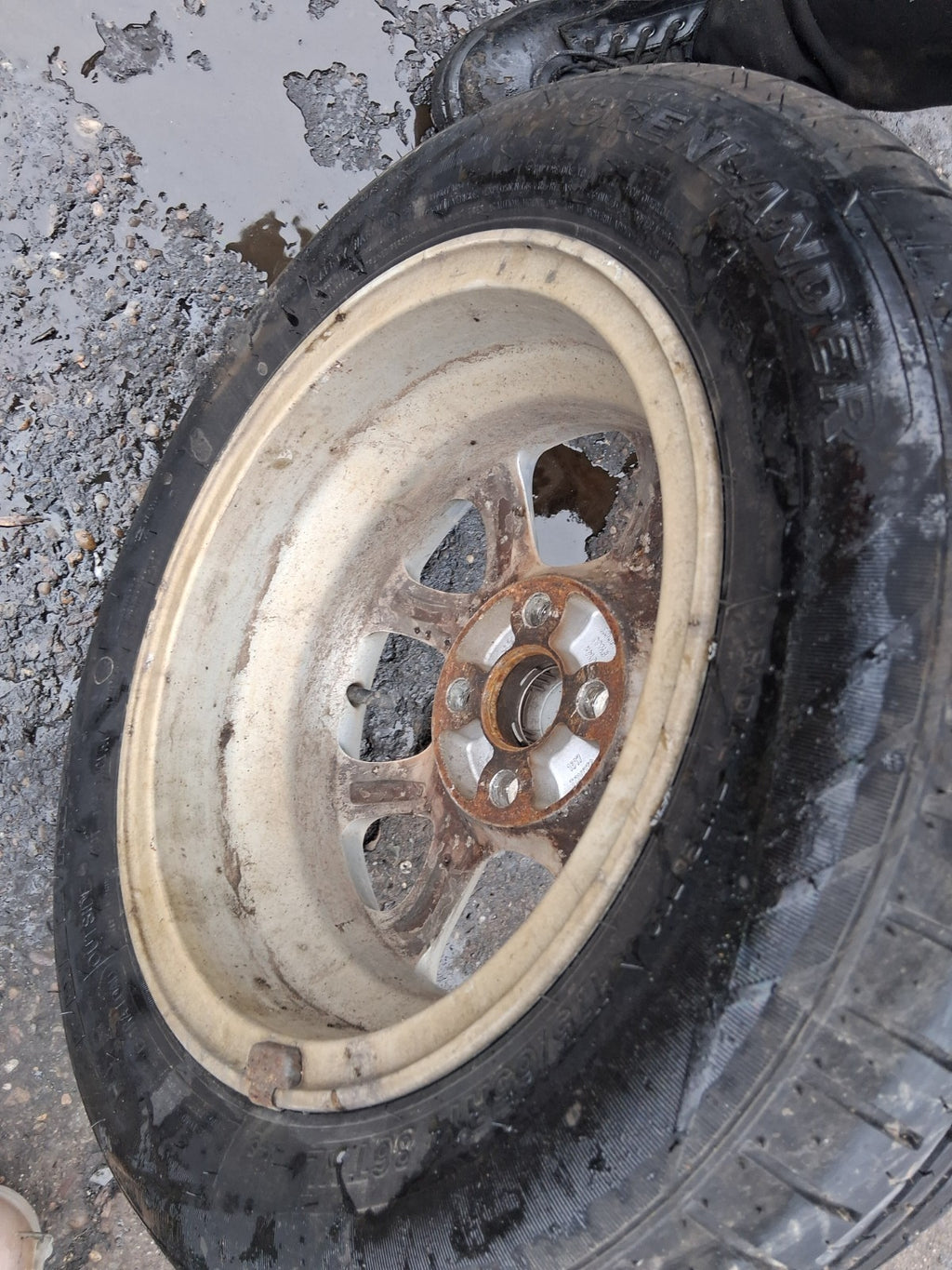 2004 TOYOTA YARIS MK1 14 INCH ALLOY WHEEL WITH TYRE 175/65R14