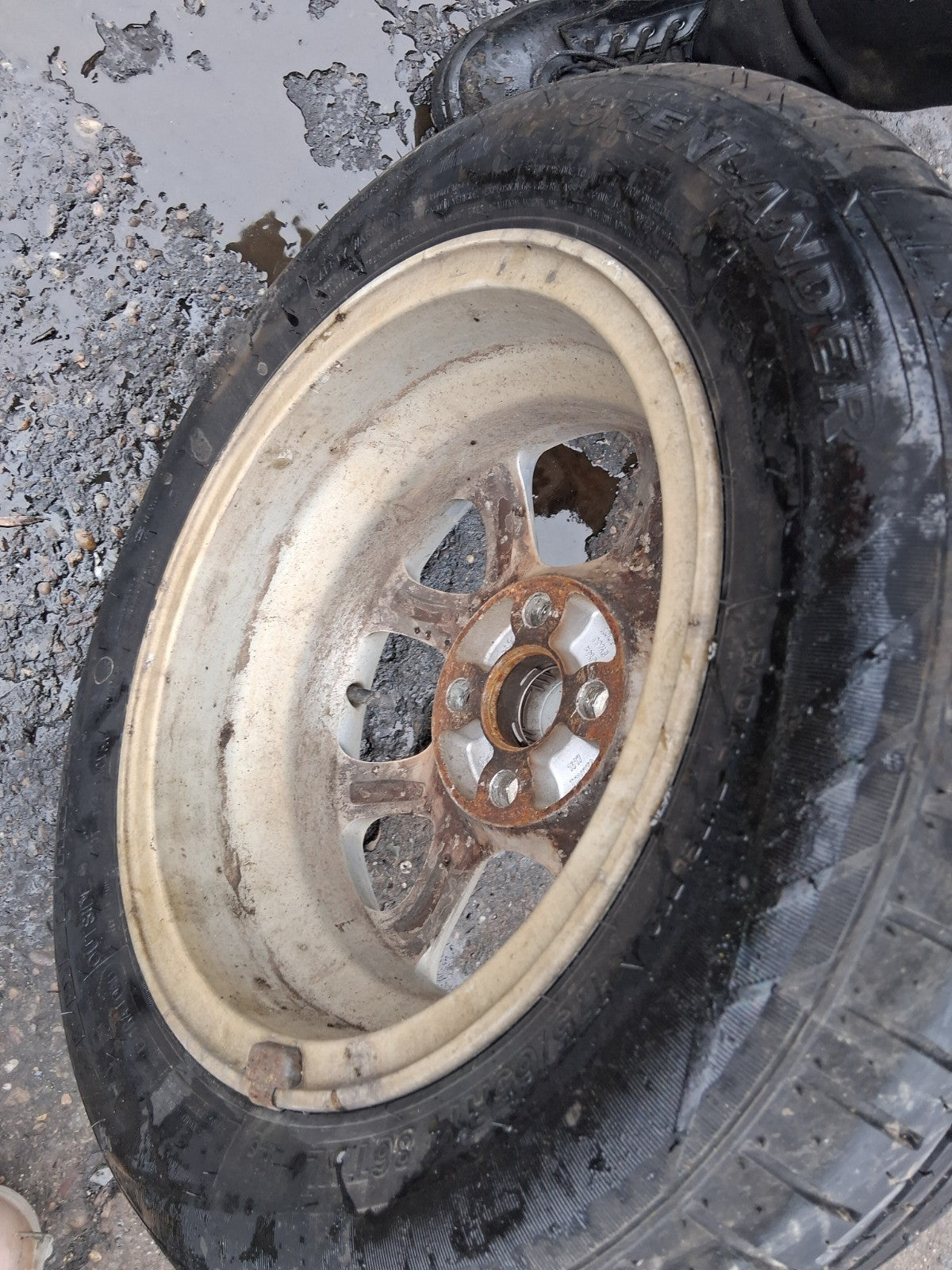 2004 TOYOTA YARIS MK1 14 INCH ALLOY WHEEL WITH TYRE 175/65R14