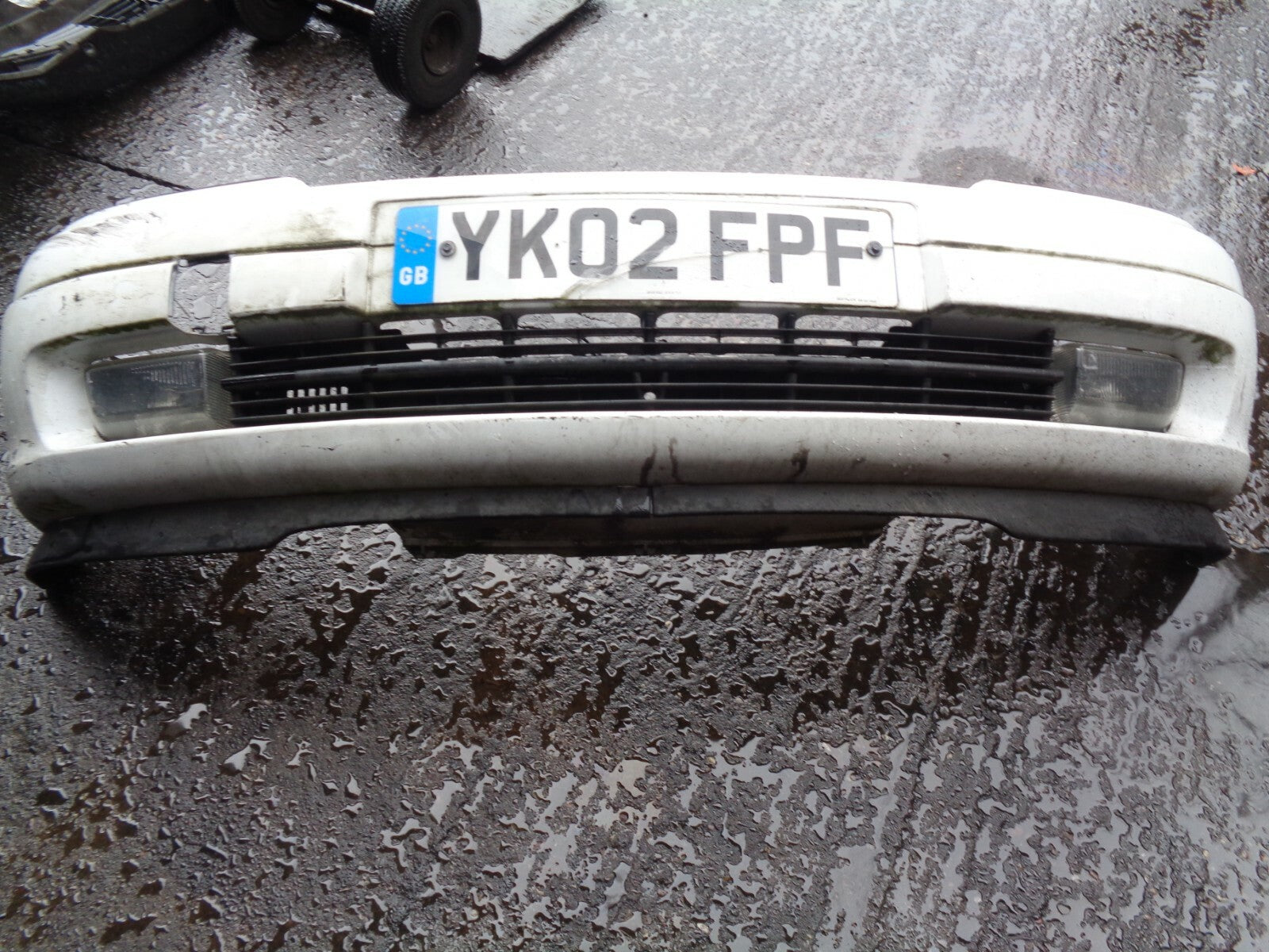 VAUXHALL ASTRA MK4 2002 FRONT BUMPER WITH FOG LAMP IN WHITE