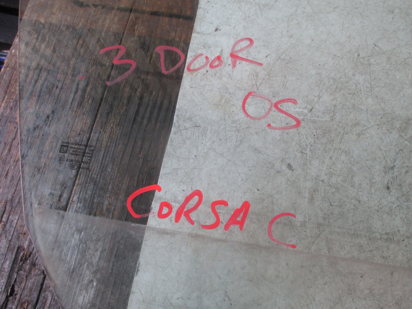 VAUXHALL CORSA C 2005 3 DOOR OS DRIVER SIDE FRONT DOOR WINDOW GLASS