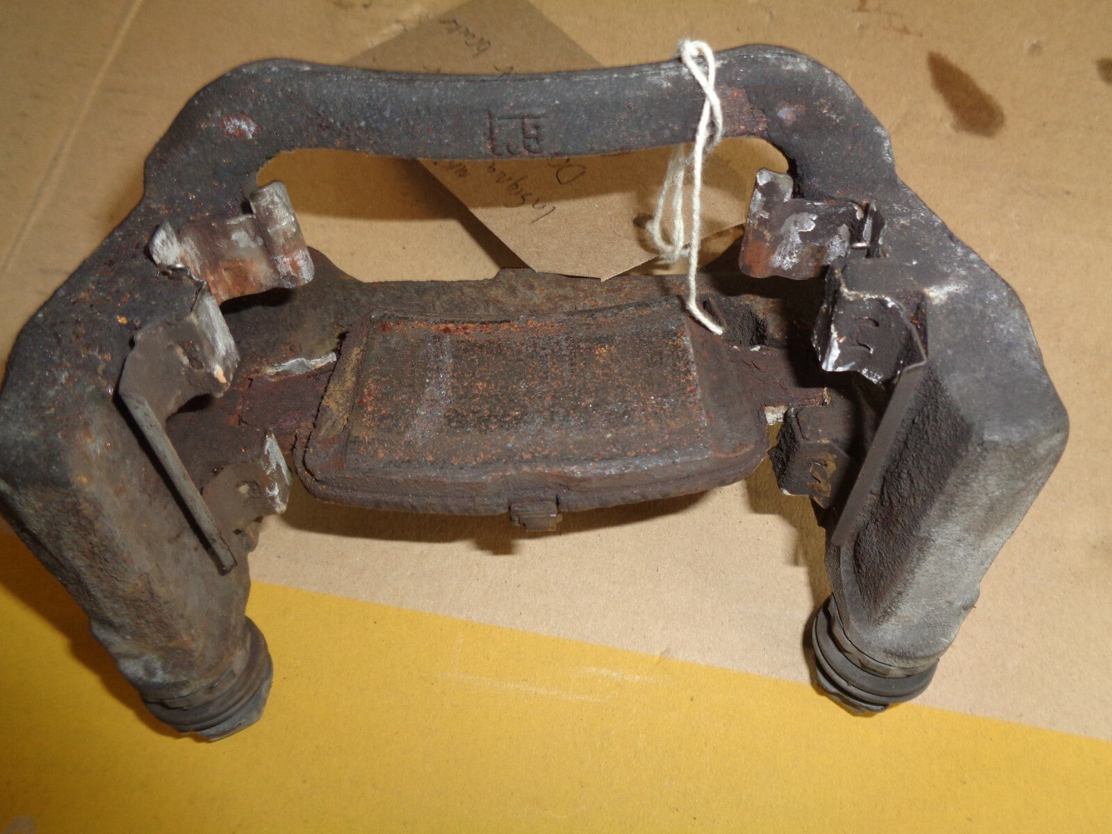 VAUXHALL INSIGNIA 2018 MK2 OSR DRIVER SIDE REAR BRAKE CALIPER HOLDING BRACKET