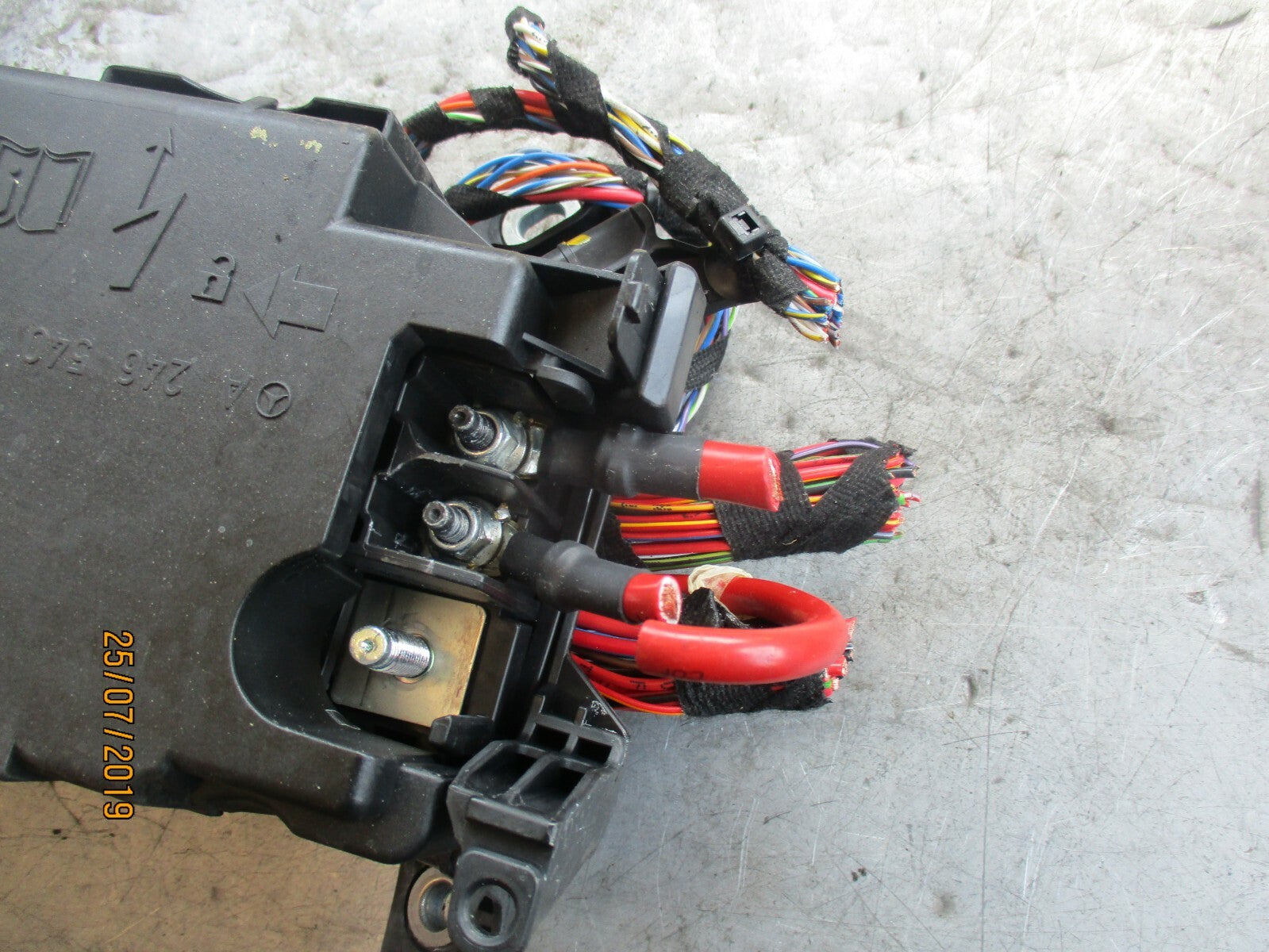 MERCEDES A CLASS W176 1.5 DIESEL FUSE BOX A2465400140