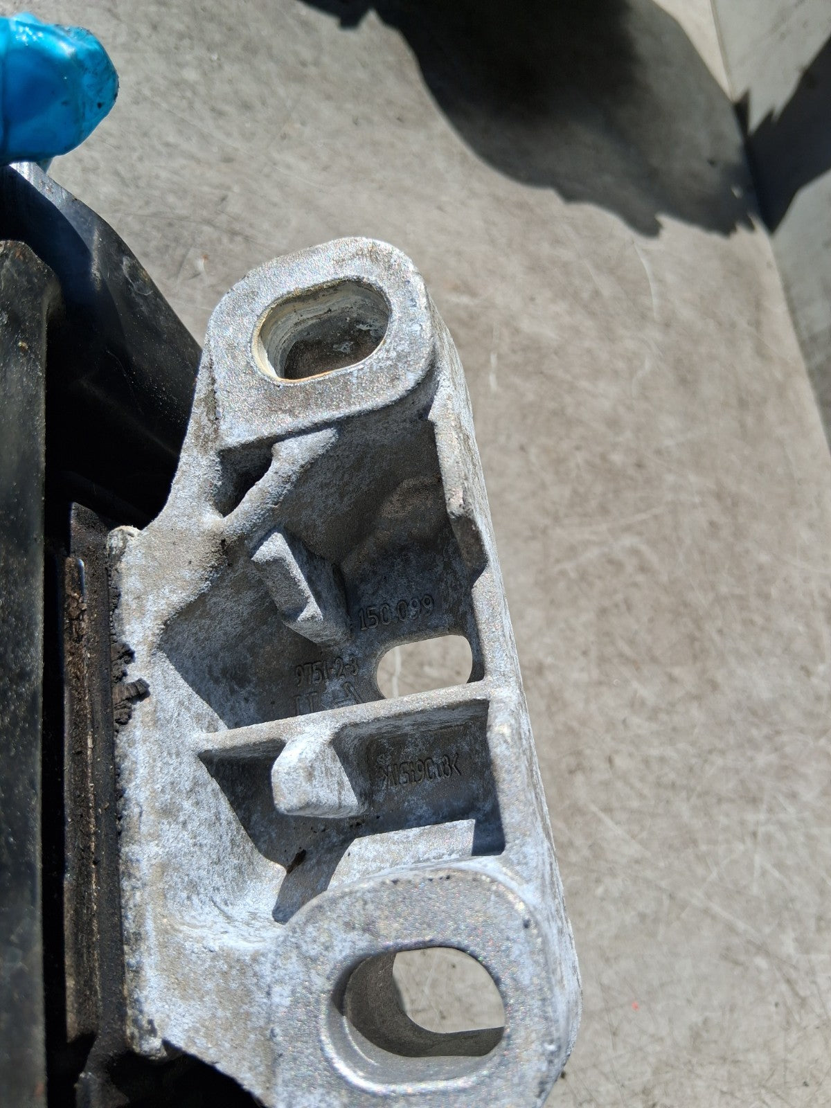 2019 VW VOLKSWAGEN POLO NS PASSENGER SIDE ENGINE MOUNT BRACKET 2Q0199555AF