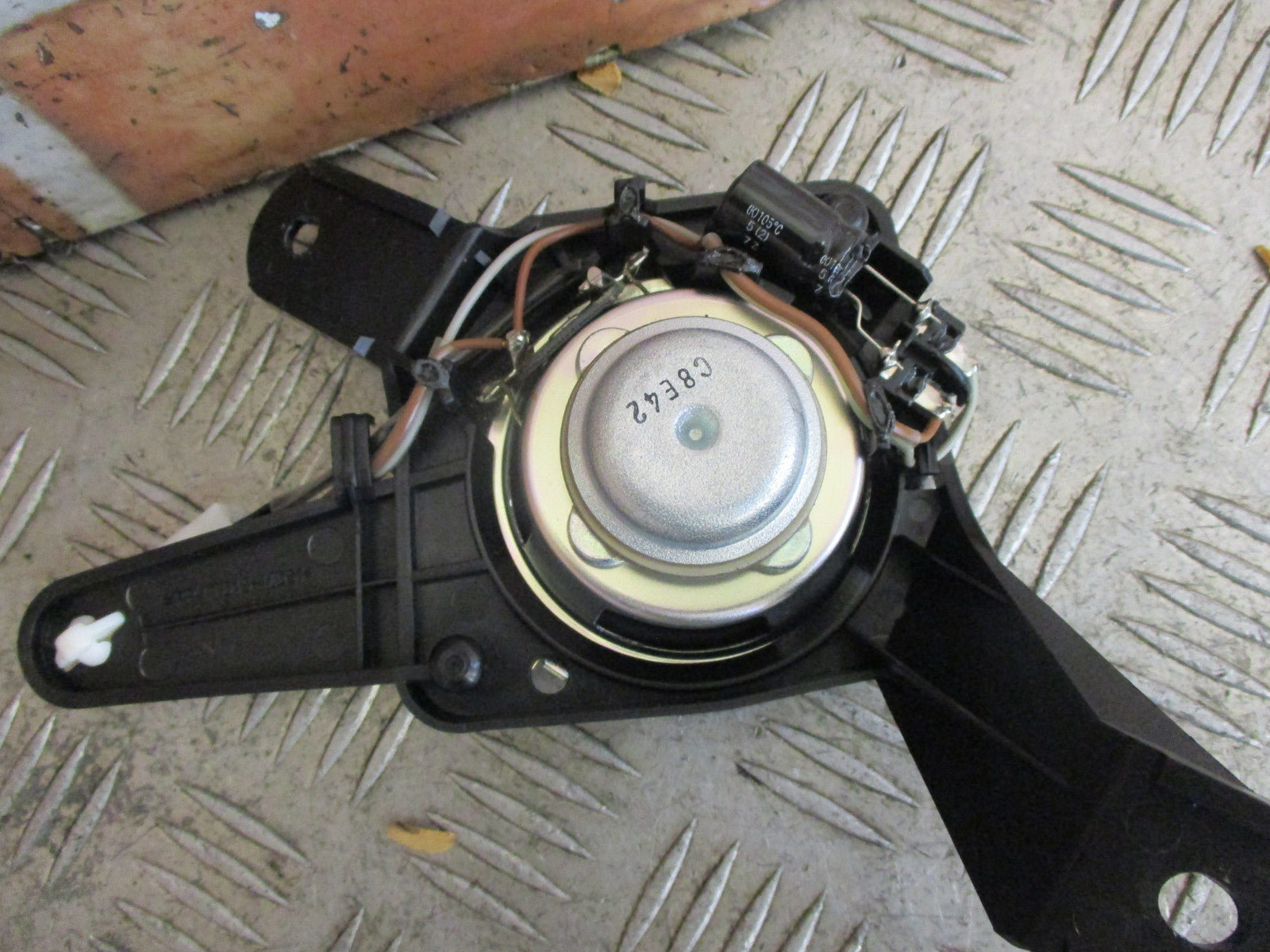 2005-2013 LEXUS IS250 OS FRONT DRIVER SIDE TWEETER SPEAKER 8616053240