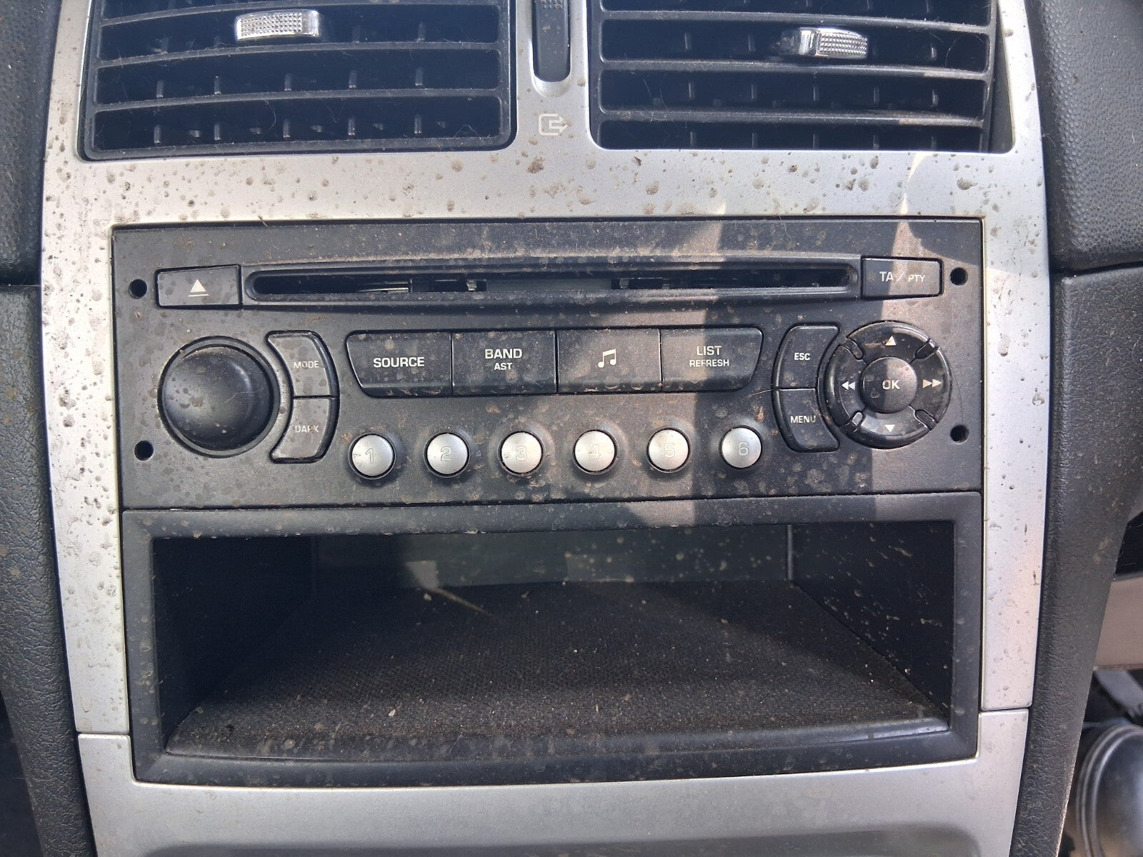 2006 PEUGEOT 307 STEREO RADIO CD PLAYER HEAD UNIT