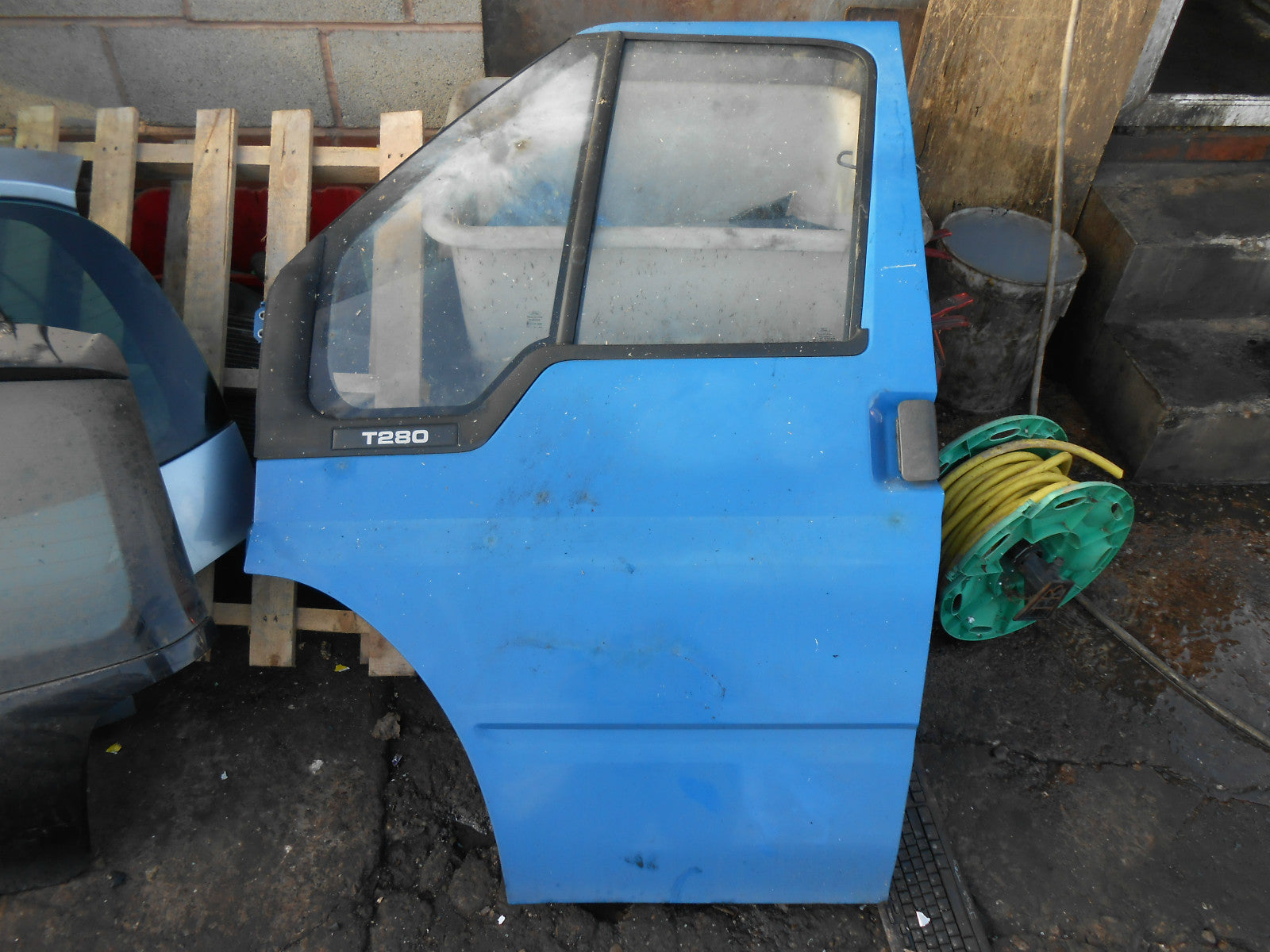 FORD TRANSIT MK6 2000 - 2006 NSF COMPLETE PASSENGER FRONT DOOR & GLASS BLUE