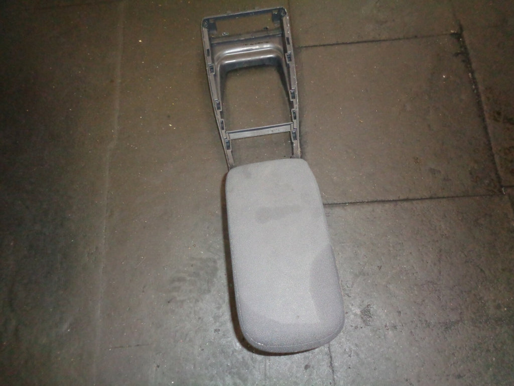 RENAULT MEGANE MK2 2008 HATCH CENTER CONSOLE WITH ARMREST 8200079091