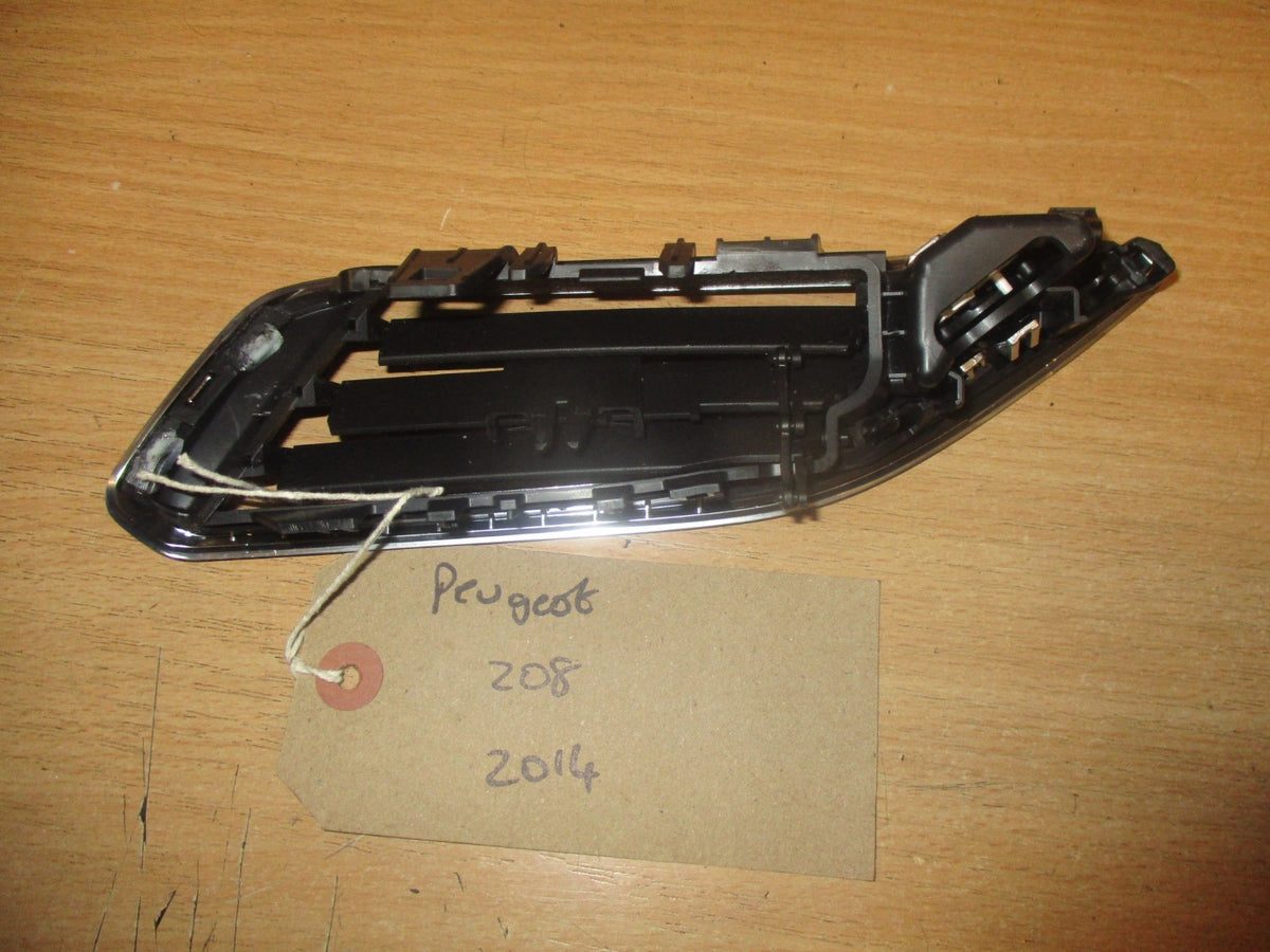 PEUGEOT 208 2014 DASH HEATER AIR VENT CHROME PASSENGER SIDE LEFT 447181X