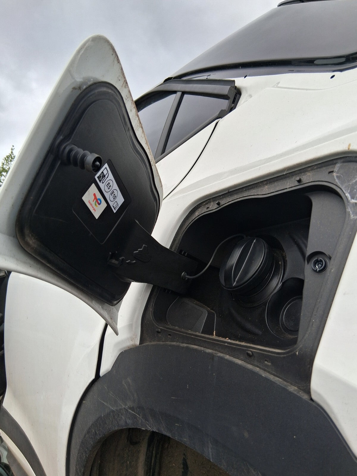 2024 VAUXHALL MOKKA B MK2 FUEL FLAP LID COVER ARCTIC WHITE EWP