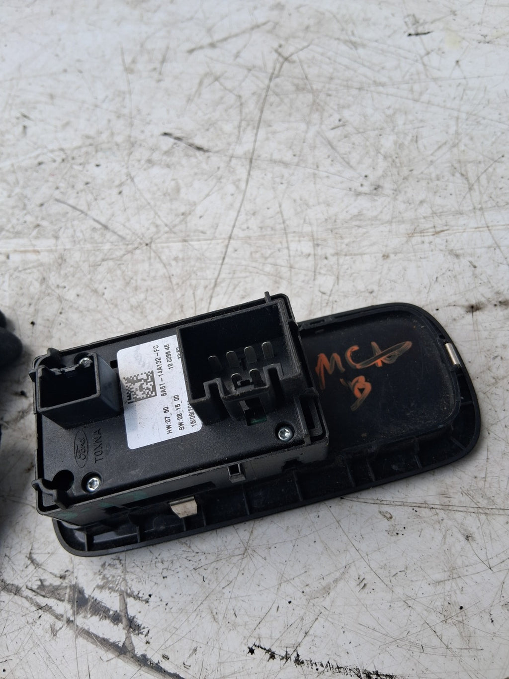 2013 FORD FIESTA FRONT WINDOW SWITCH 8A6T14A132FC