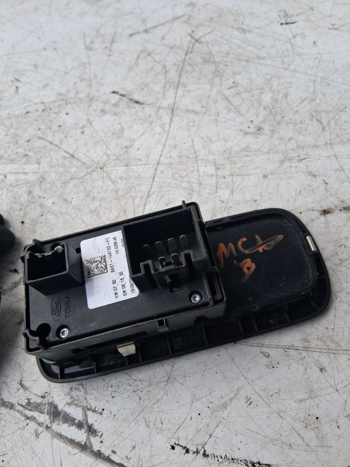 2013 FORD FIESTA FRONT WINDOW SWITCH 8A6T14A132FC