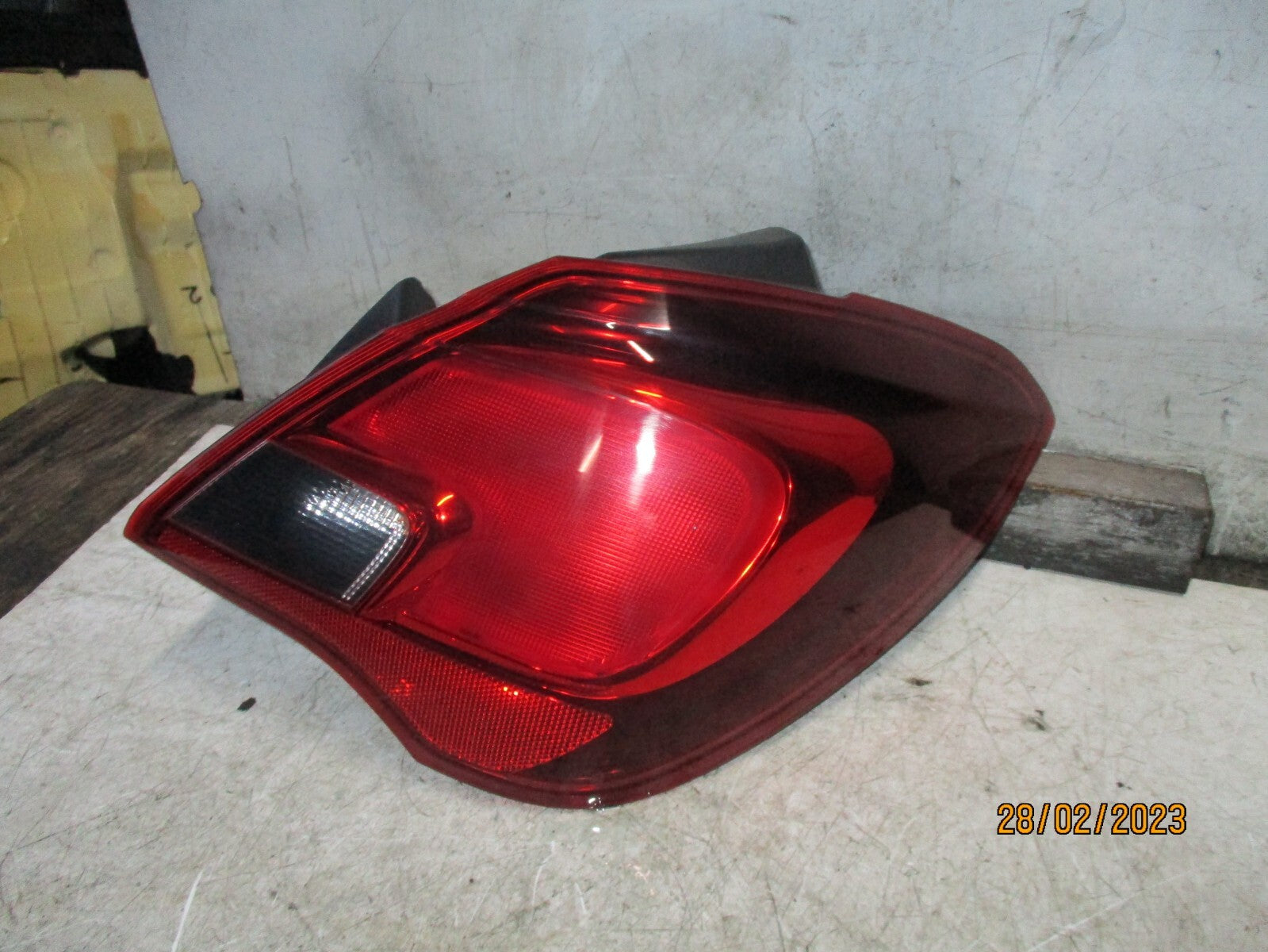 VAUXHALL CORSA E 2017 3 DOOR OSR DRIVER SIDE REAR TAIL LIGHT 39012622