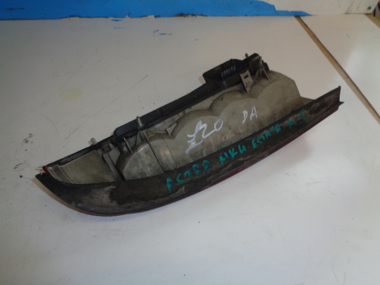 VAUXHALL ASTRA 2002 MK4 REAR NS PASSENGER SIDE REAR TAIL LIGHT