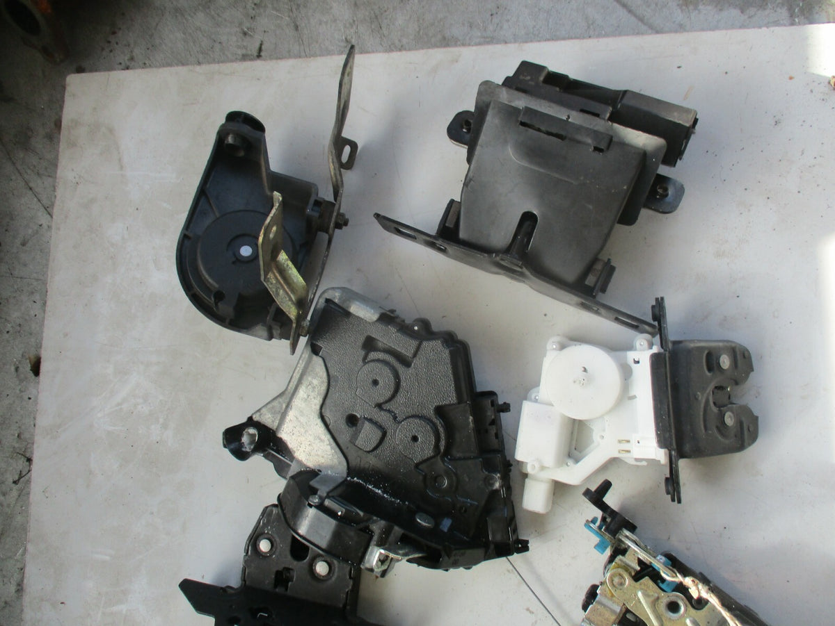 UNKNOWN CAR DOOR & BOOTLID TAILGATE LOCK MECHS JOB LOT