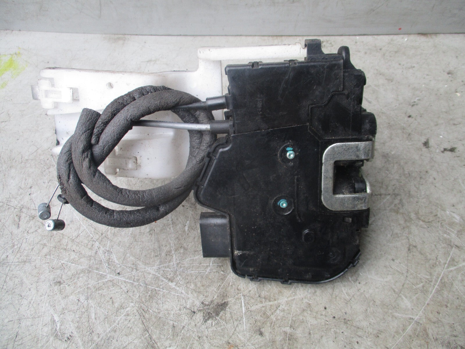 2013 HYUNDAI IX35 NSF PASSENGER SIDE FRONT DOOR LOCK MECHANISM 813102Y010