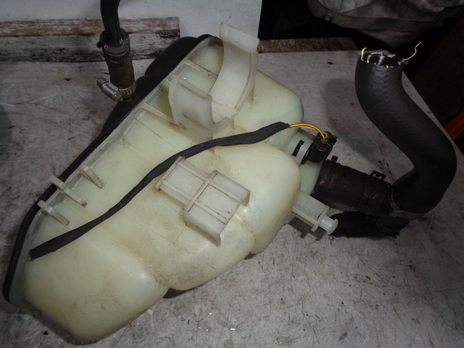FORD MONDEO2006 MK3 2.2 DIESEL WATER COOLANT EXPANSION TANK RESERVOIR 2035000049