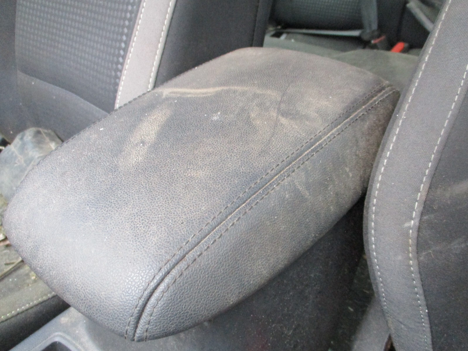 FORD FOCUS MK4 2021 CENTRE MIDDLE MOUNTED LEATHER ARMREST ONLY
