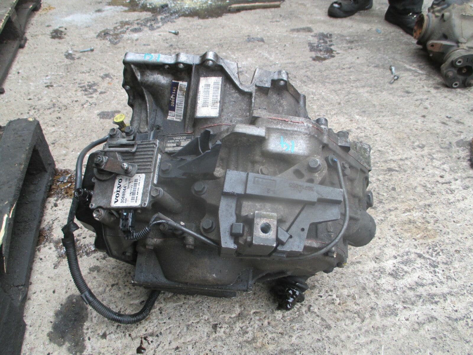 VOLVO V40 2004 AUTO GEARBOX TRANSMISSION TORQUE CONVERTER 30681144 30681142 BG14