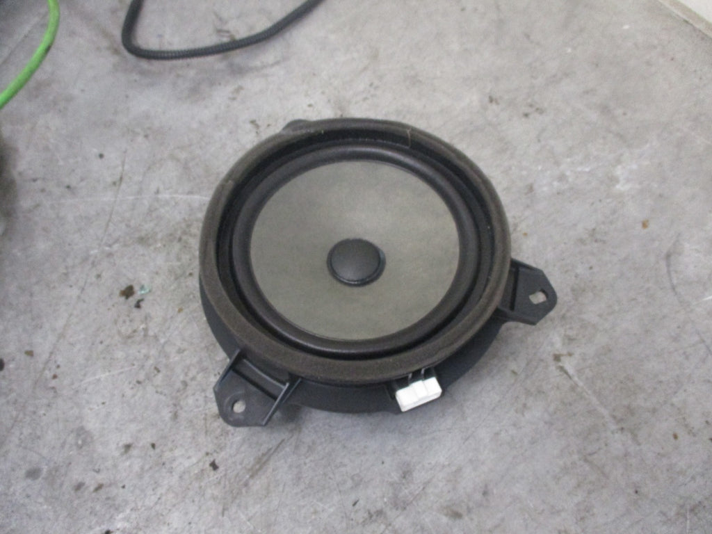 TOYOTA AYGO AB40 MK2 OSF DRIVER SIDE FRONT DOOR SPEAKER 861600D370