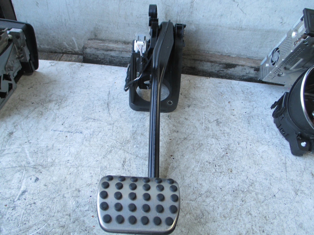 MERCEDES GLA MK1 X156 2018 BRAKE PEDAL A2462900700