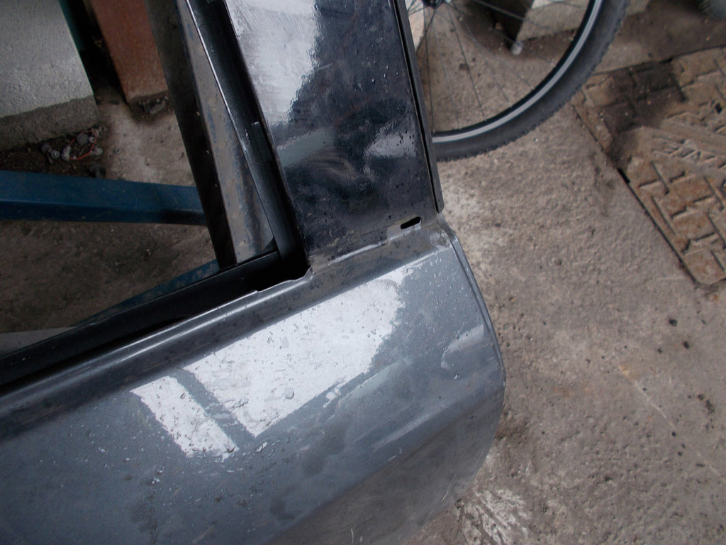 2006 FIAT GRANDE PUNTO OSR DRIVERS SIDE REAR DOOR COMPLETE SILVER 589/A