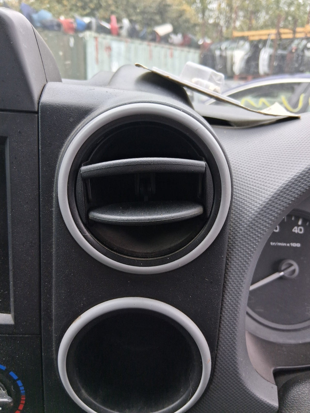 2017 PEUGEOT PARTNER MK2 FRONT DASHBOARD CENTRE BOTH AIR VENTS