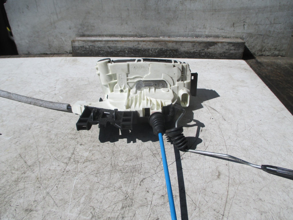 MERCEDES BENZ NS REAR SIDE DOOR LOCK A2047303635