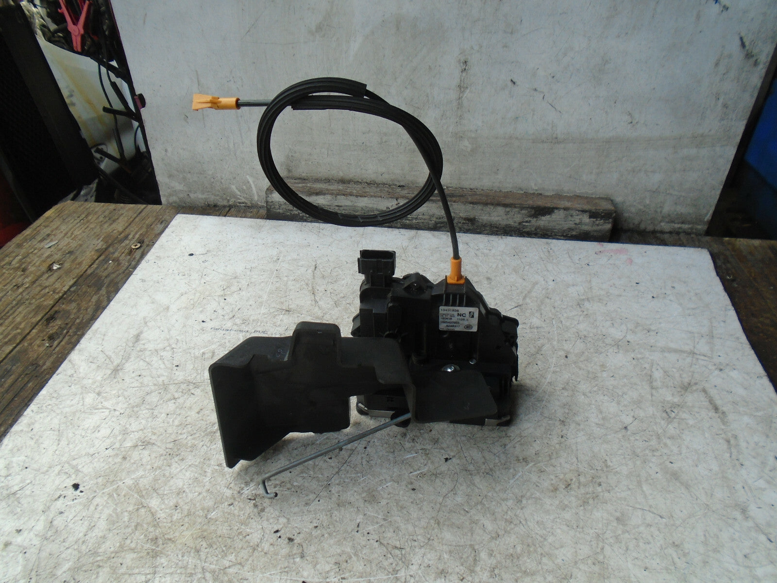 VAUXHALL CORSA E 2018 OSF DRIVER SIDE FRONT DOOR LOCK MECHANISM 13431836