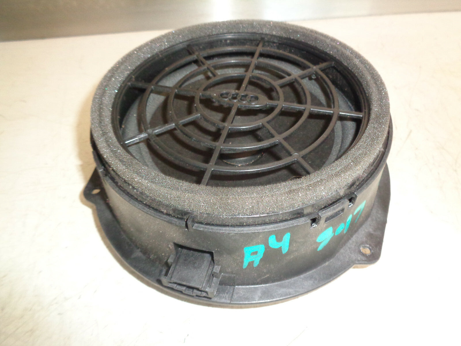 AUDI A4 B8 2014 ESTATE OSR DRIVER SIDE REAR DOOR SPEAKER 8R0035411