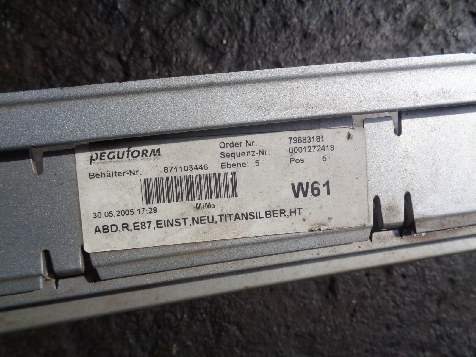 BMW 1 SERIES E 87 2005 OS DRIVER SIDE SIDE STRIP GREY