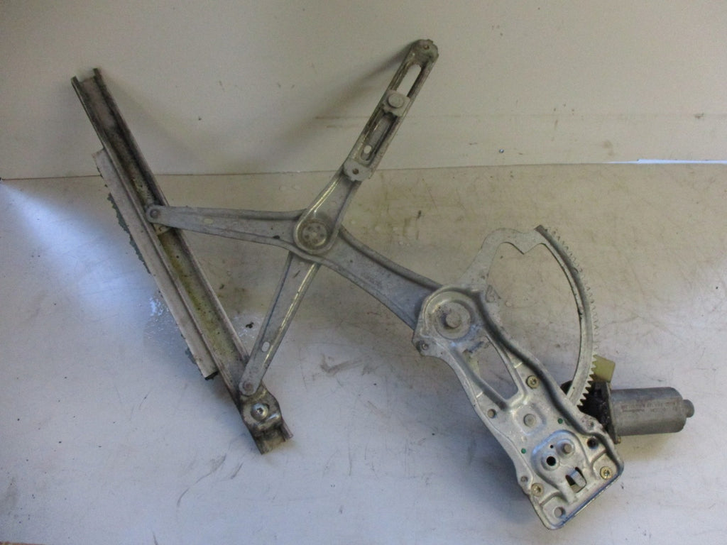 MERCEDES BENZ E CLASS W210 OSF DRIVERS SIDE FRONT WINDOW MOTOR 0130821709