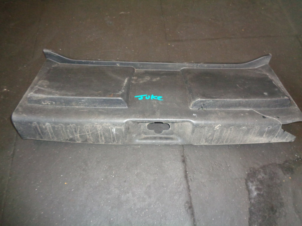 NISSAN JUKE F15 2015 TAILGATE BOOT INTERIOR TRIM 84992BV81A DAMAGED
