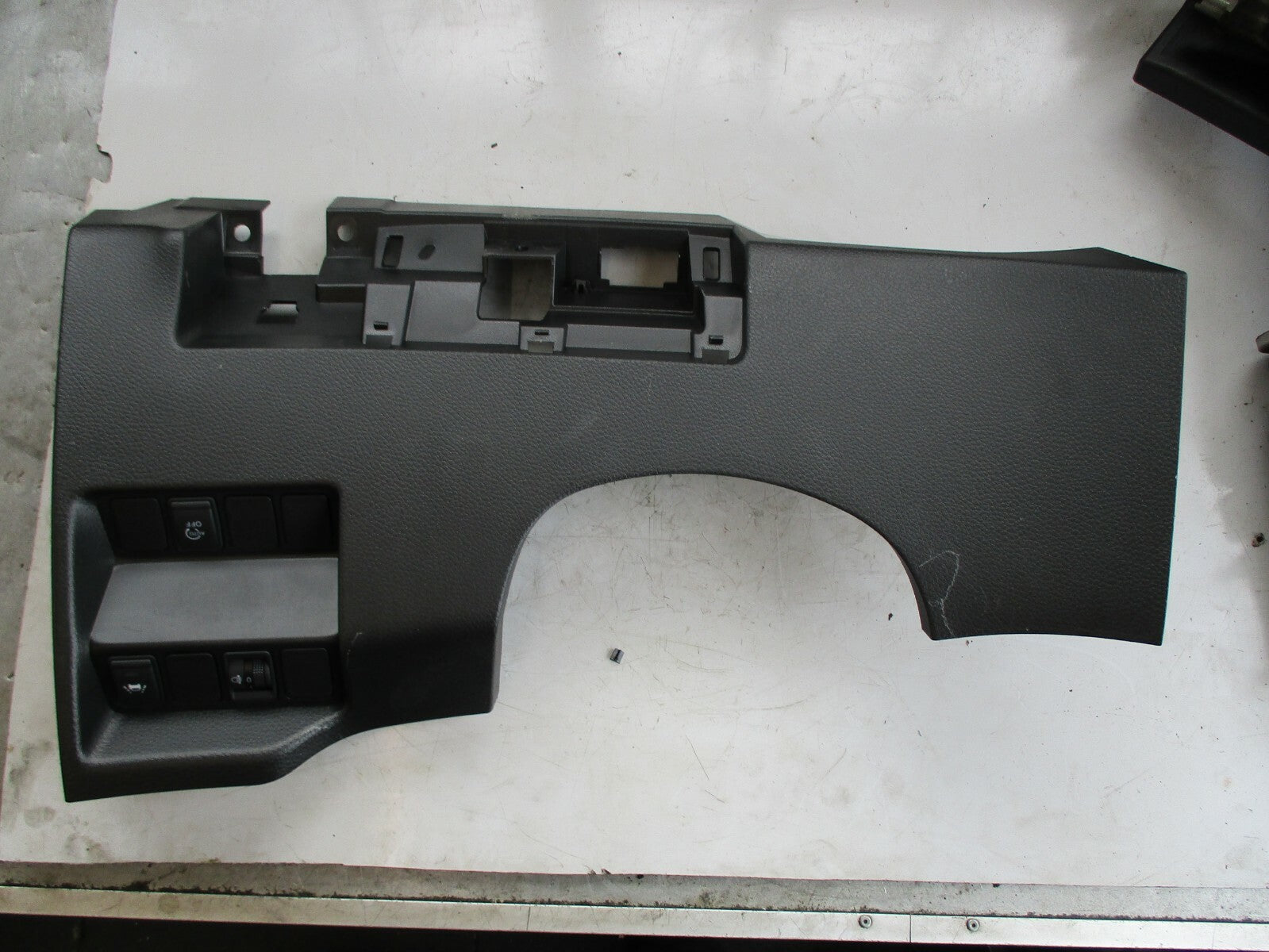 NISSAN QASHQAI J11 MK2 LOWER STEERING WHEEL DASH TRIM & SONAR MODULE 285384EA0A