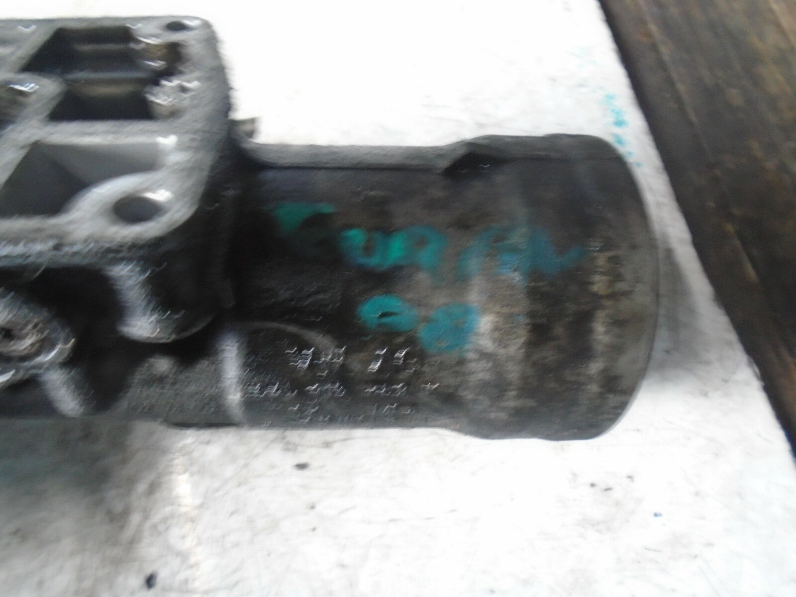 VOLKSWAGEN TOURAN 2008 MK1 OIL COOLANT HOUSING 045115389K