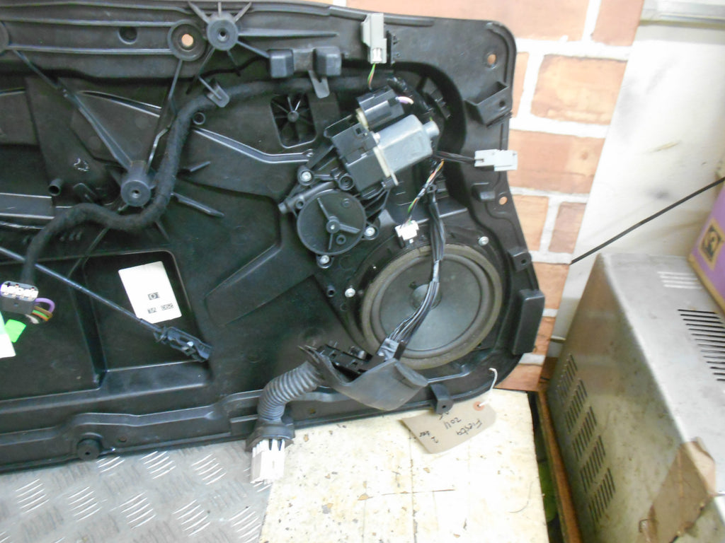 FORD FIESTA MK7 2010 3 DOOR NS PASSENGER DOOR REGULATOR MOTOR 8A61-14A389-A